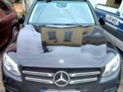 Dva luksuzna automobila zaplenjena na graničnom prelazu Dobrakovo, uhapšene dve osobe