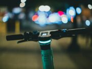 Muškarac pao sa električnog bicikla kod Valjeva, u teškom stanju prebačen u Beograd