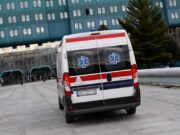 Žena preminula nakon što je izgubila svest u automobilu u Glini