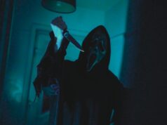 Morgan Metzer: napad maskiranog napadača i šokantna istina iz 2021. godine Dark, eerie scene with a masked figure holding a knife, evoking horror film vibes.