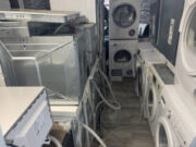 Tri muškarca osumnjičena za nelegalnu prodaju bele tehnike i mobilnih telefona