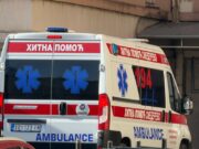 Motocikl udario majku i dete na Dedinju, oboje povređeni