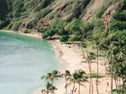 Slučaj Gerhardt Konig: pokušaj ubistva na litici tokom ‘romantičnog’ putovanja na Havajima seashore and green palm trees scenery