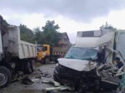 Sudar kamiona i automobila na Ostružničkom mostu, povređen jedan muškarac