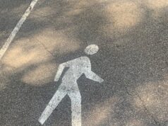 Dayton Webber: profesionalni sportista i četvorostruki amputirac optužen za ubistvo u Marylandu 2026. godine man in black jacket and pants standing on black asphalt road