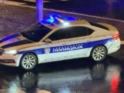 Automobil se prevrnuo na krov u Pančevu, povređen vozač prebačen u bolnicu