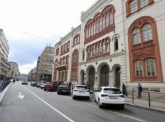 374071_rektorat-policija-ulazak_s