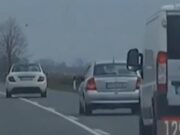 Vozač mercedesa uhapšen zbog nasilničke vožnje u Rumenki, ugrozio više učesnika
