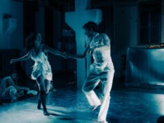 Kandidatkinja iz popularnog plesnog takmičenja u Parizu privedena zbog sumnje na nasilje Couple dancing in a dimly lit room