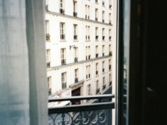 Žena pala sa prozora u Parizu, osumnjičeni reditelj pušten na slobodu