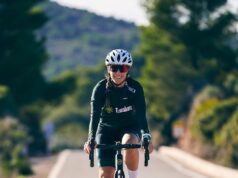 Slučaj Moriah Wilson: ubistvo talentovane biciklistkinje u Teksasu i uloga Caitlin Cash a woman riding a bike down a curvy road