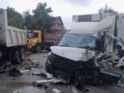 Sudar kamiona i kombija na Iriškom vencu, povređene dve osobe