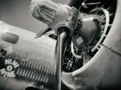 Slučaj Richard ‘Beebo’ Russell: ukradeni avion i tragična misterija na nebu iznad Seattlea 2018. godine grayscale photo of airplane engine