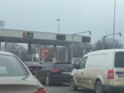 Automobil izgoreo na naplatnoj rampi kod Stare Pazove, povređenih nema