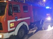 Požar zahvatio napušteni objekat u centru Pančeva, vatrogasci na terenu