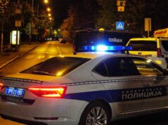 Masovna tuča i požar na Čukarici, jedno vozilo uništeno, policija traga za osumnjičenima