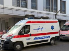 Saobraćajna nesreća na autoputu kod Zmaja, povređen muškarac i dete prevezeno u bolnicu