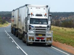 Kamion vozio u suprotnom smeru na autoputu kod Dobanovaca, istraga u toku