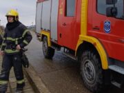 Požar zahvatio domaćinstvo u Tabanoviću kod Šapca, vatrogasci na terenu
