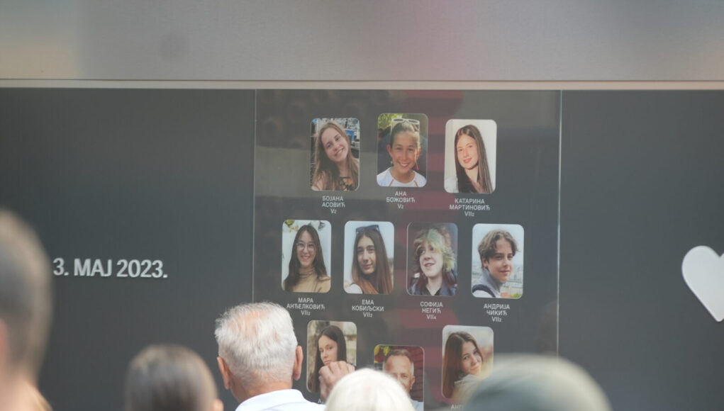 The second anniversary of the mass murder at the "Vladislav Ribnikar" orphanage was marked - at Kralja Milutina 10, where the mass murder was committed. Families of the murdered, relatives, friends and citizens gathered to lay flowers and light candles.