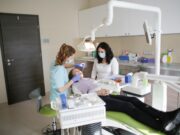 Bivši zubar iz Lozera optužen za višestruke povrede pacijenata, suđenje u toku