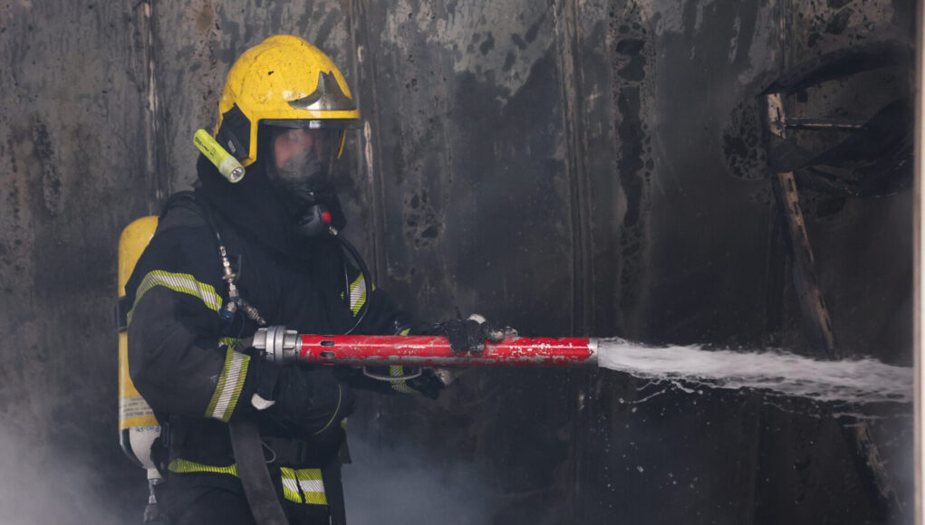 Members of the Ministry of Internal Affairs, Emergency Situations Sector, localized the fire that broke out last night at around 2:00 am in Novi Pazar on Dimitrija Tucovica Street, which affected several warehouses of a textile manufacturing company and business premises. Pripadnici Ministarstva unutradnjih poslova, Sektora za vanredne situacije, lokalizovali su pozar koji je izbio nocas oko 2 sata posle ponoci u Novom Pazaru u ulici Dimitrija Tucovica, a koji je zahvatio nekoliko magacina fir