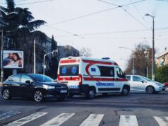 Biciklista dostavljač teško povređen u saobraćajnoj nesreći u Ruzveltovoj ulici
