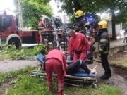 Muškarac povređen u padu sa drugog sprata u Zemunu Muškarac, pad, zemun,