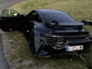 Teško oštećen porše sa srpskim tablicama pronađen kod Bruhkebela, vozač osumnjičen