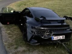 Teško oštećen porše sa srpskim tablicama pronađen kod Bruhkebela, vozač osumnjičen
