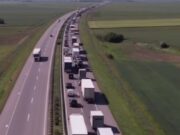 Prevrnuo se šleper na auto-putu kod Novog Sada, saobraćaj potpuno blokiran