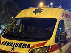 Napad nožem u autobusu u Grockoj, maloletnik teško povređen