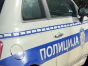 Dve žene iz Leskovca osumnjičene za napad na policajca, jedna osuđena na godinu dana zatvora