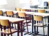 NAPADNUT PROFESOR MATEMATIKE: Nepoznata osoba ubacila PIROTEHNIČKA SREDSTVA u učionicu A bright empty classroom with wooden tables and chairs, ready for students.