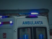 NESTALA MEDICINSKA SESTRA: Vozilo pronađeno kod granice Elderly man walking in front of ambulance on city street during the evening.