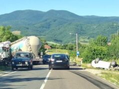 Sudar cisterne i automobila kod Topole, saobraćaj usporen na putu ka Gornjem Milanovcu