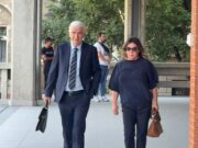 OTAC DEČAKA UBICE SAVIO GLAVU tokom završne reči u slučaju ‘Ribnikar, MAJKA USPRAVNO SEDI: Evo kome su i kad potekle suze