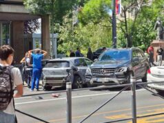 Sudar dva automobila u ulici Kralja Milana, policija na terenu