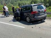 Sudar dva automobila na putu Kraljevo–Raška, povređeno pet osoba