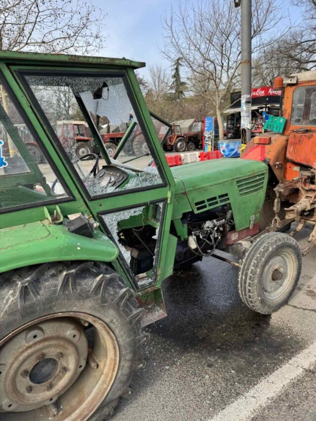 traktor, pionirski park, protesti, blokada traktor, pionirski park, protesti, blokada