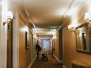 Starija žena pronađena mrtva u hotelskoj sobi u Sent Petersburgu, uhapšen muškarac