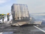 Požar na autoputu kod petlje Novi Banovci, povređenih nema