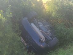 Automobil sleteo u kanal u Valjevskoj Loznici, povređena jedna devojka