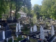 Više grobnica oštećeno na Mokroluškom groblju, policija traga za osumnjičenima