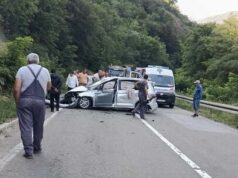 Teška saobraćajna nesreća između Trstenika i Kruševca, poginula žena, povređena deca