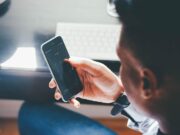 ŠTA POLICIJA MOŽE DA OTKRIJE IZ JEDNOG MOBILNOG TELEFONA? Nije reč samo o porukama – digitalni tragovi mogu da ispričaju čitavu priču phone, technology, mobile, internet, touchscreen, wireless, gadget, pin, man, hand, communication, smartphone, screen, digital, connection, modern, online, display, telephone, social media, touch, phone, phone, mobile, internet, smartphone, online, online, social media, social media, social media, social media, social media