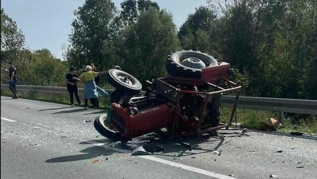 Nesreća tokom prevoza ogreva u Kotraži, poginuo muškarac kada se prevrnuo traktor – prevoz ogreva u Kotraži