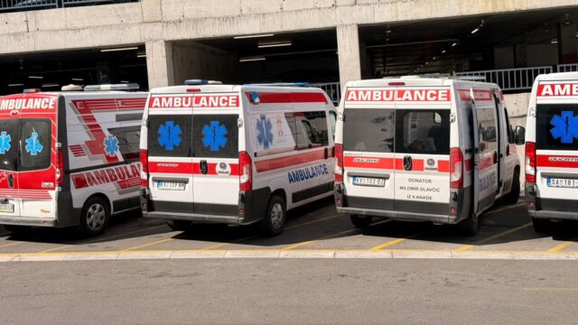 sudar-dva-automobila-2 Sudar dva automobila kod Šida, pet osoba povređeno na putu Beograd – Šid – sudar na putu Beograd – Šid