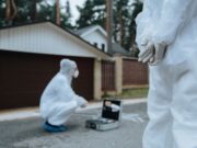 Žena gurnuta sa četvrtog sprata u Renu, partner osumnjičen i pritvoren Žena gurnuta sa četvrtog sprata u Renu, partner osumnjičen i pritvoren – incident u Renu