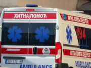 Stravična nesreća na putu kod Sente: Muškarac (84) poginuo nakon sudara sa kombijem, sedam osoba završilo u bolnici Saobraćajna nesreća u Borči, dve devojke povređene i prevezene u bolnicu